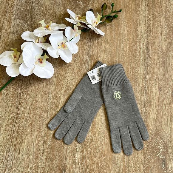 Lululemon Warm Revelation Gloves Tech GUGG/FZAP Size M/L - Picture 1 of 6